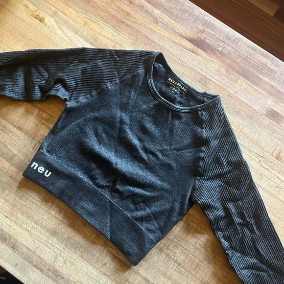 neu apparel long sleeve seamless crop - Picture 2 of 4